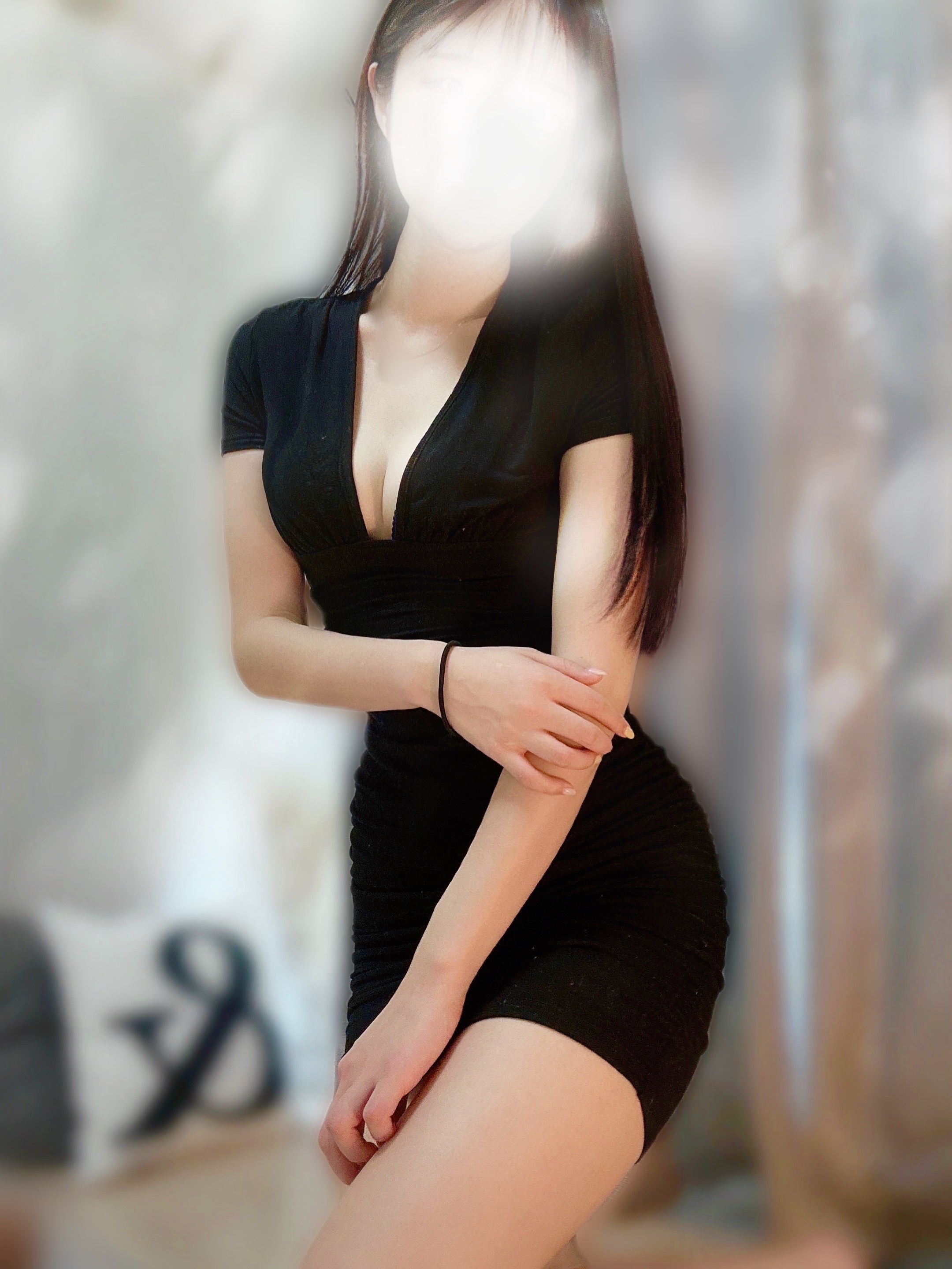 さな 大阪日本橋のメンズエステならぶるーべりースパ。キレイな女性と非日常の癒しの空間でリラックスタイムを