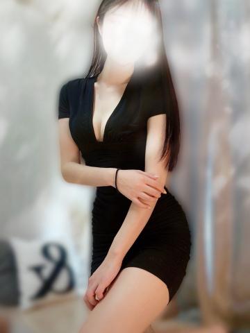 さな 大阪日本橋のメンズエステならぶるーべりースパ。キレイな女性と非日常の癒しの空間でリラックスタイムを